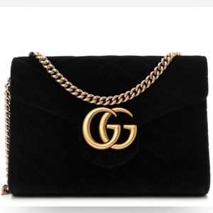 GUCCI
Velvet Matelasse GG Marmont Chain Wallet Black